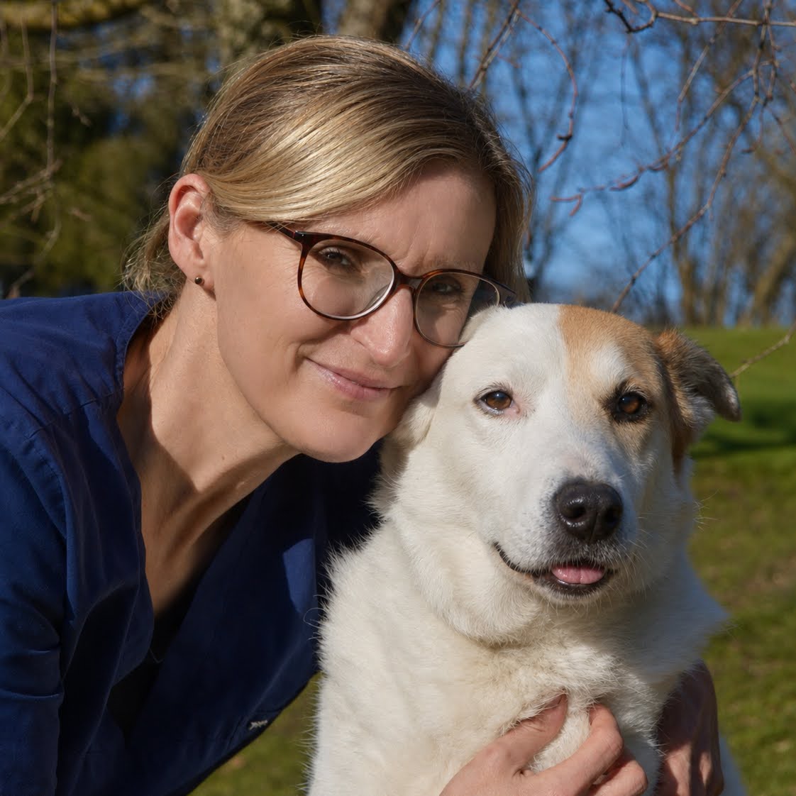 Tierärztin Inken Borgmeier mit ihrem Hund